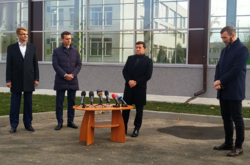 Зеленский приехал в Черкасскую область, чтобы открыть бассейн (фото, видео)