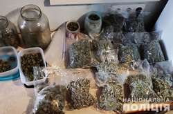 Столична поліція вилучила наркотиків на понад мільйон гривень (фото, відео)