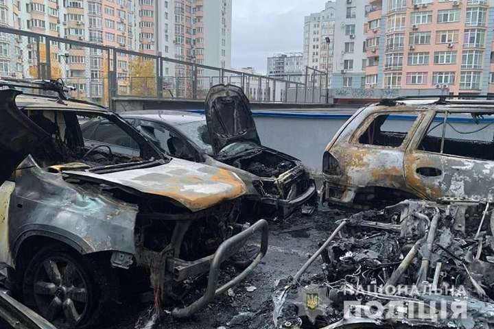 Масовий підпал автівок у Києві: поліція відкрила провадження (фото)