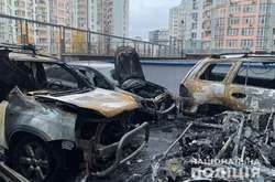 Вогонь вщент знищив п'ять автомобілів