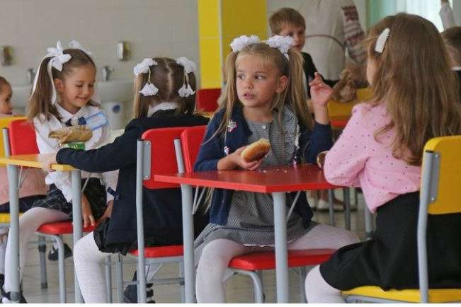 У понад 30 працівників шкільних їдалень Одещини виявили стафілокок
