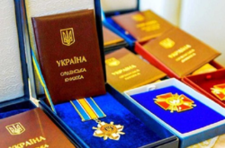 Президент відзначив нагородами трьох військових