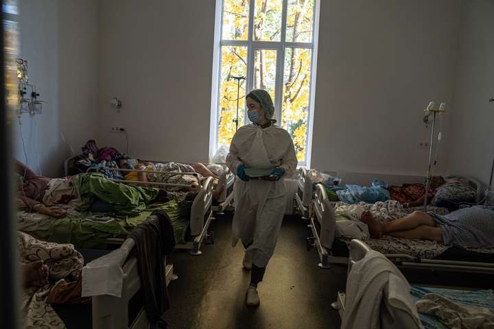 Україна б'є «рекорди»: максимум хворих і померлих за весь час пандемії