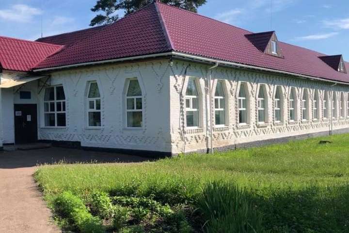 Унікальна школа Сластіона на Чернігівщині стала пам’яткою (фото)