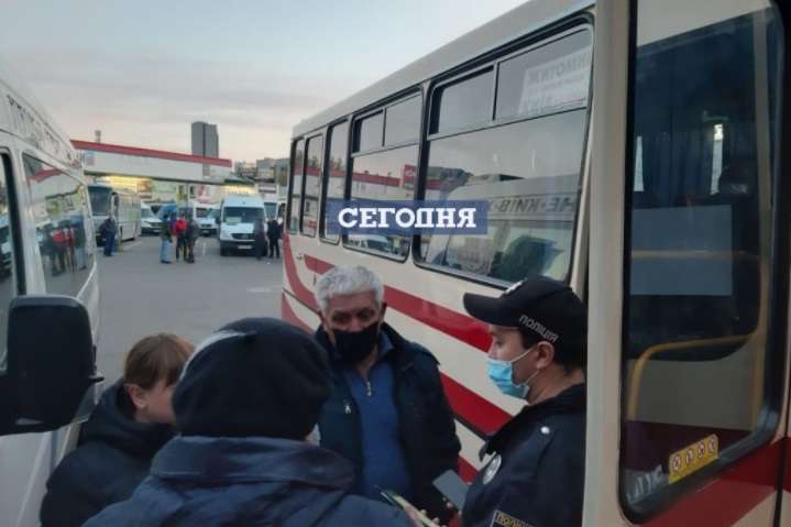 Через обмеження центральний автовокзал Києва втратив 40% рейсів