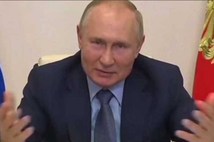 Путін обурений: його оточення не хоче щеплюватися «Супутником V»