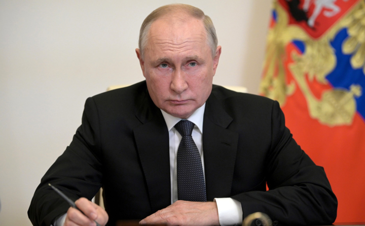 Путин возмущен: его окружение не хочет прививаться «Спутником V» 