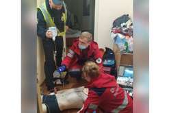 Завдяки професійним діям лікарів екстреної медичної допомоги вдалося запустити серце чоловіка