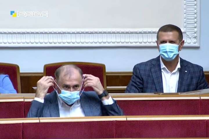 Стефанчук змусив депутатів одягнути маски (фото)