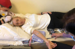 Чрезвычайное происшествие в парламенте. Депутата с разбитой головой увезла скорая (фото)