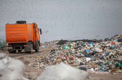 У Києві масштабні обшуки на сміттєвих полігонах і в перевізників відходів 