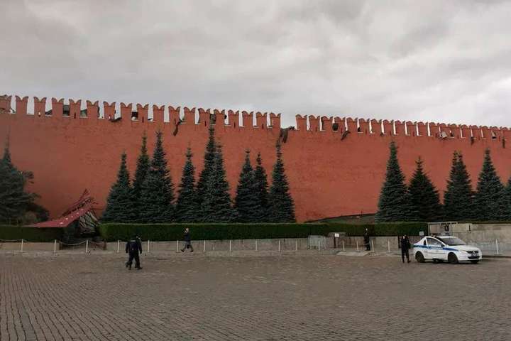 Тривожний знак для Путіна. Обвалилася кремлівська стіна (відео)