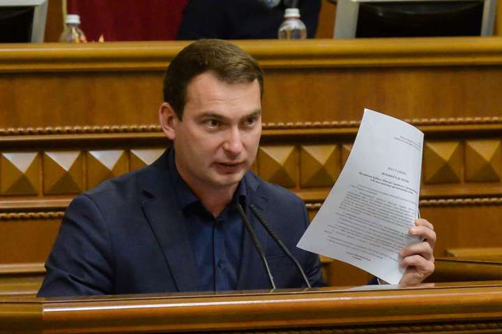 Розкол у «Голосі». Стефанчук оголосив про відсторонення голови фракції, партія відповіла 