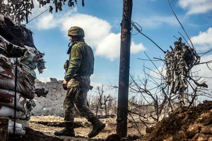 Війна на Донбасі: поранено двох українських військових