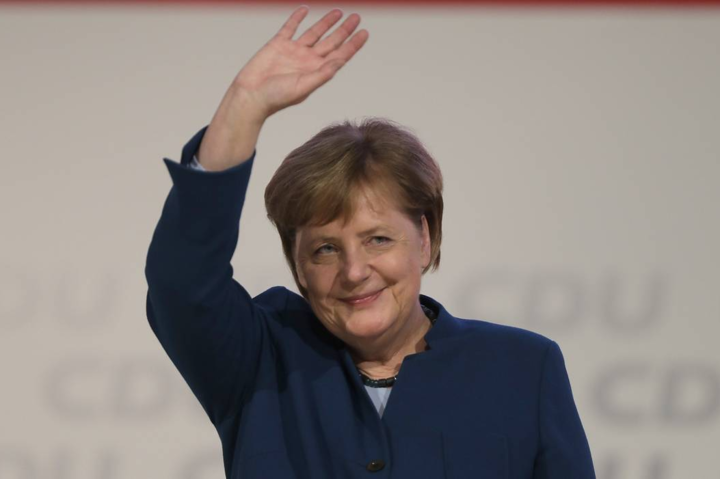 Лидеры ЕС на последнем саммите Меркель провели ее громкими овациями