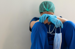 Прогноз СНБО: ежедневно более тысячи смертей от Covid-19