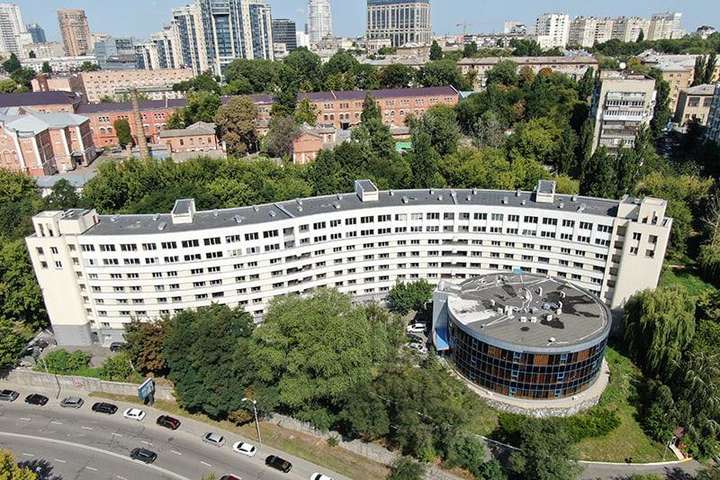 Суд повернув київському вишу приміщення, що незаконно використовувалися під готель