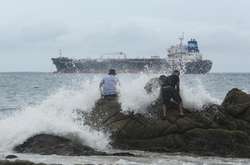 На побережье Мексики обрушился ураган: людям приказали оставаться дома (фото, видео) 