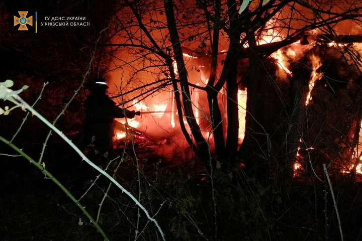 На Київщині під час ліквідації пожежі рятувальники виявили тіло загиблого