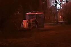 У Луцьку хулігани перекинули біотуалет з відвідувачем (фото, відео)