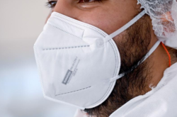 Власти Чехии обязали граждан носить респираторы 