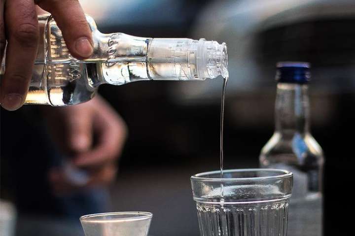 В России отовсюду приходят сообщения о массовых отравлениях поддельным алкоголем