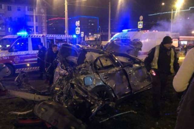 Жахлива аварія в Харкові: автівки порозривало на шматки, є жертви (фото, відео)