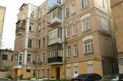 На підставі підроблених документів шахраї заволоділи нежитловим приміщенням на вул. Грушевського