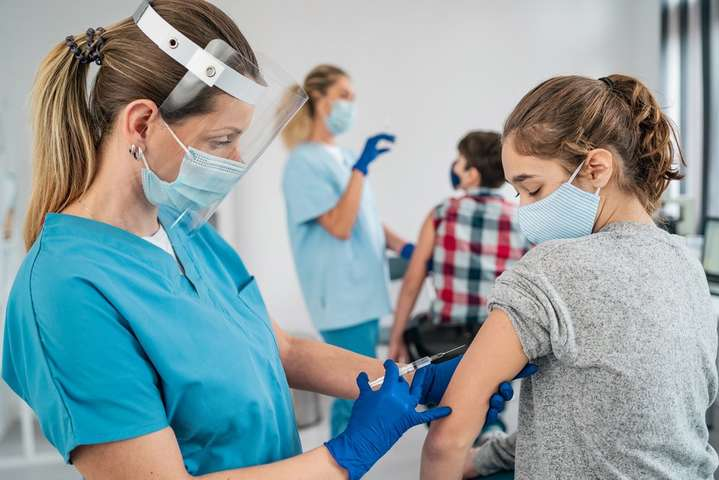Сколько украинских детей уже вакцинировано от Covid-19: статистика СНБО 