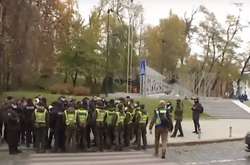 У центрі Києва мітингують перевізники через карантинні обмеження