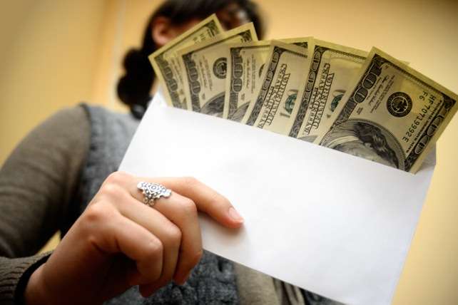 НАБУ розглядає понад десять заяв про гроші «в конвертах» у Раді 