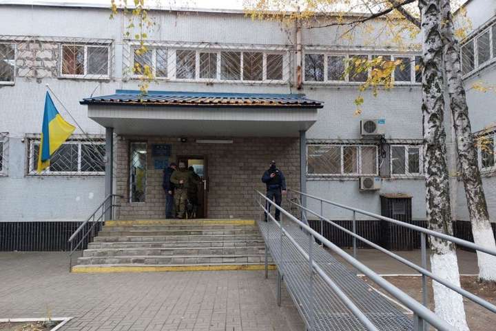 Біля суду в Харкові, де обирають запобіжний захід 16-річному водію, посилили охорону