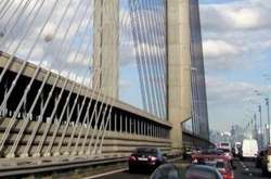 Під час ремонтних робіт рух на Південному мосту частково обмежується