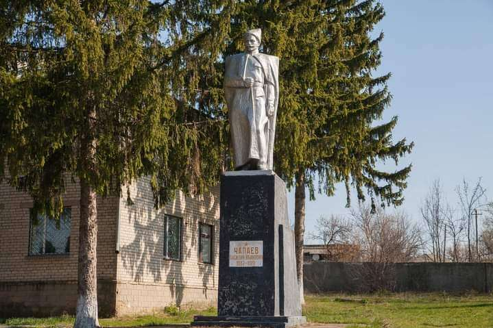 Активисты нашли в Николаевской области еще один памятник Чапаеву 