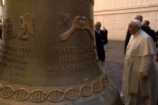 Папа Римский благословил колокол для украинского прихода
