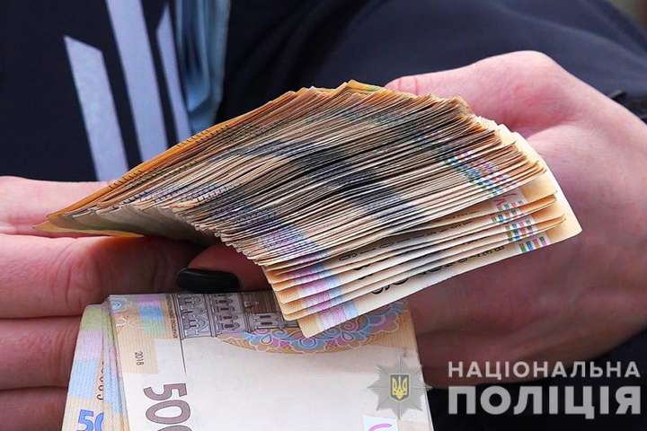 На Київщині поліцейського викрито на вимаганні 90 тис. грн хабара (фото, відео)