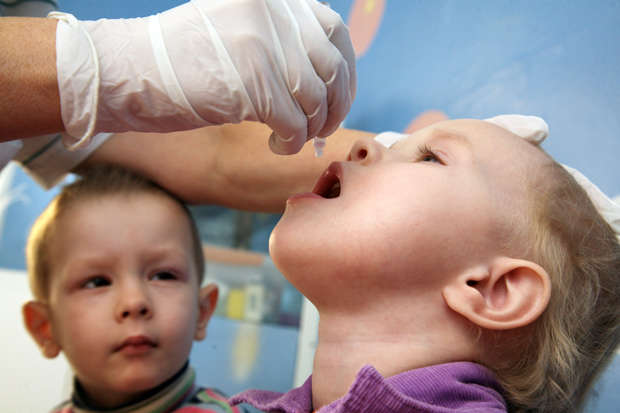 Спалах поліомієліту в Україні: під загрозою ще одна область 