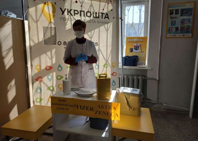 Гроші за вакцинацію. Керівник «Укрпошти» зробив солодку пропозицію українцям