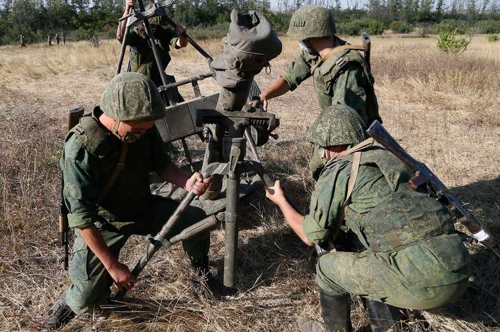 РФ продовжує перекидати зброю бойовикам на Донбас - Росія перекинула бойовикам партію зброї. Розвідка повідомила деталі 