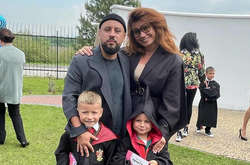 Дмитрий Монатик вместе с женой и детьми