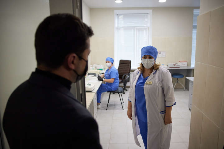 Зеленський відвідав відремонтовану Ізмаїльську лікарню (фото)