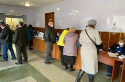 Курйоз на Черкащині. Членкині комісії видали посвідчення на вибори 28 березня