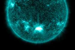  Сонце випромінювало значний сонячний спалах 