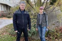 Порошенко с ножом в руках показал, чем занимался на Хэллоуин (фото)