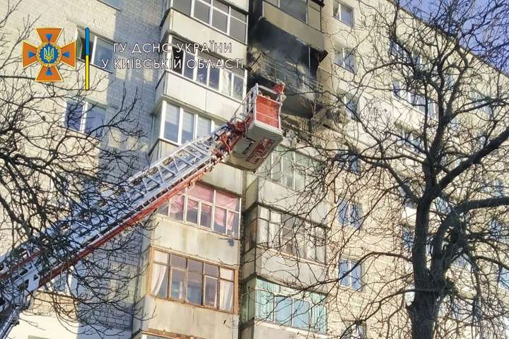 На Київщині горіла багатоповерхівка, є постраждалі (фото, відео)