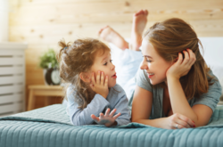 Чому діти починають пізно говорити? Психіатр дав поради батькам