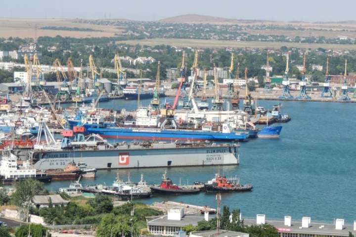Кримські порти за роки окупації скоротили вантажообіг у 12 разів