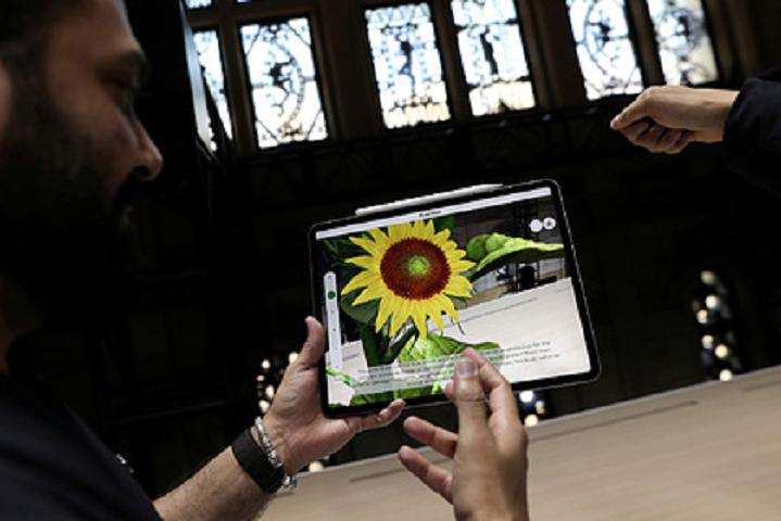 Apple пояснила відсутність сенсорного екрана у ноутбуках