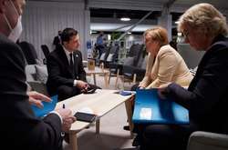 Зеленський обговорив із Меркель врегулювання конфлікту на Донбасі