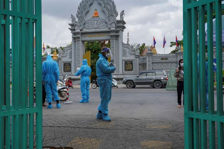 Камбоджа скасовує карантин після щеплення 86% населення